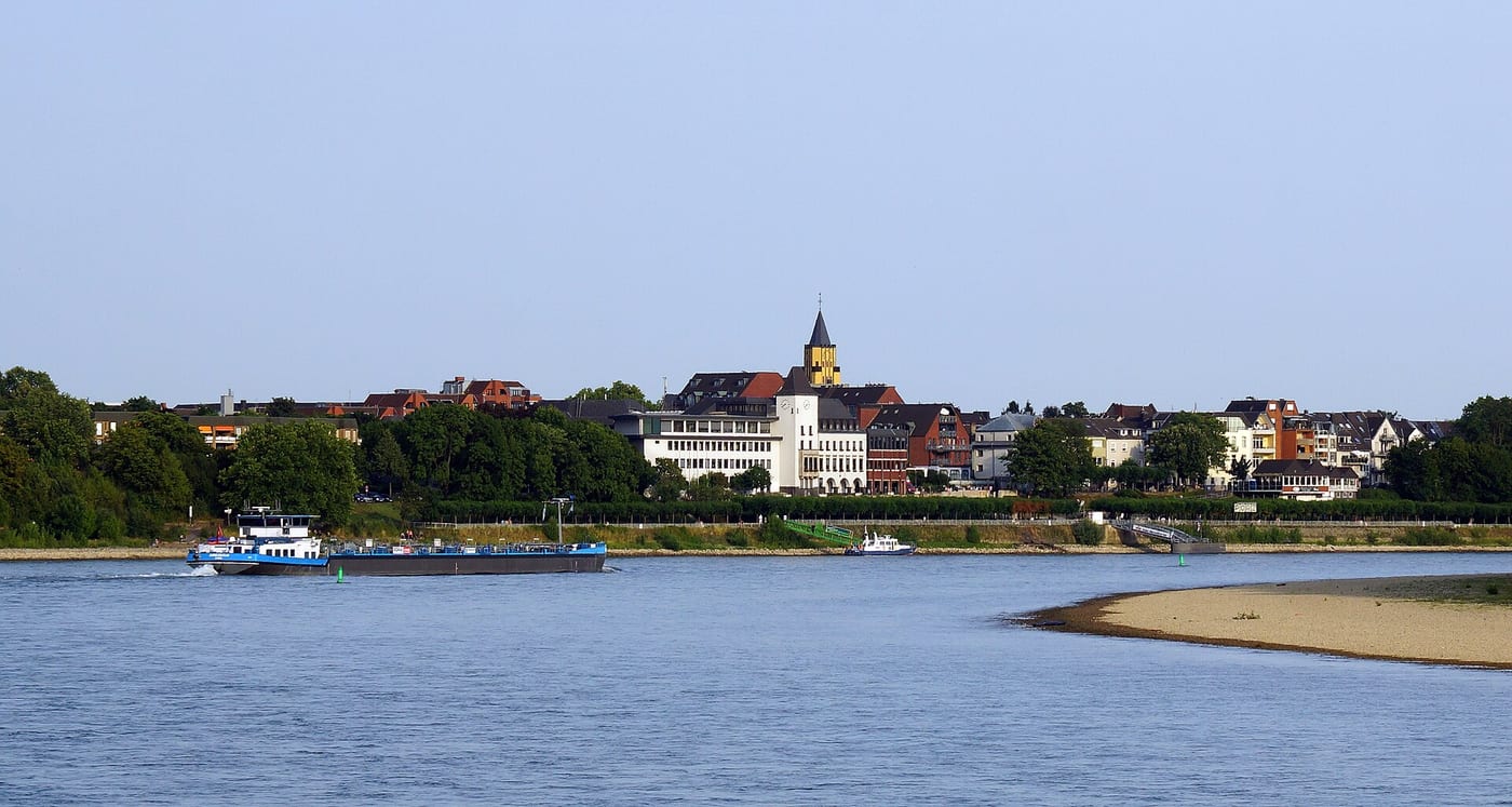 Blick auf Köln-Porz am Rhein, vom Weißer Rheinbogen aus gesehen