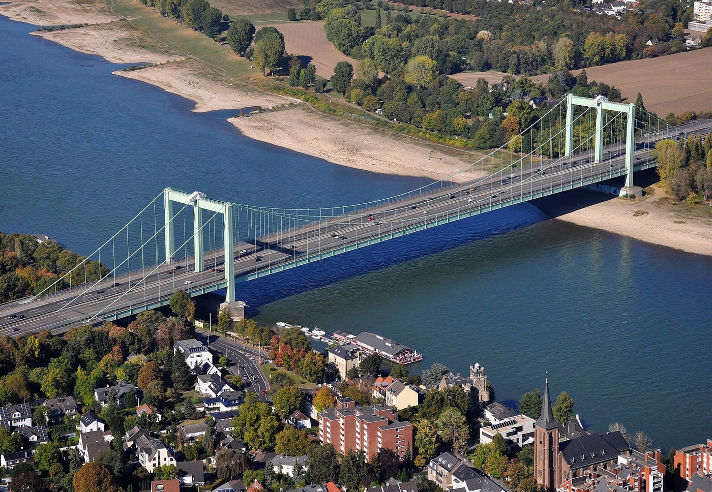 Rodenkirchener Brücke mit St. Maternus