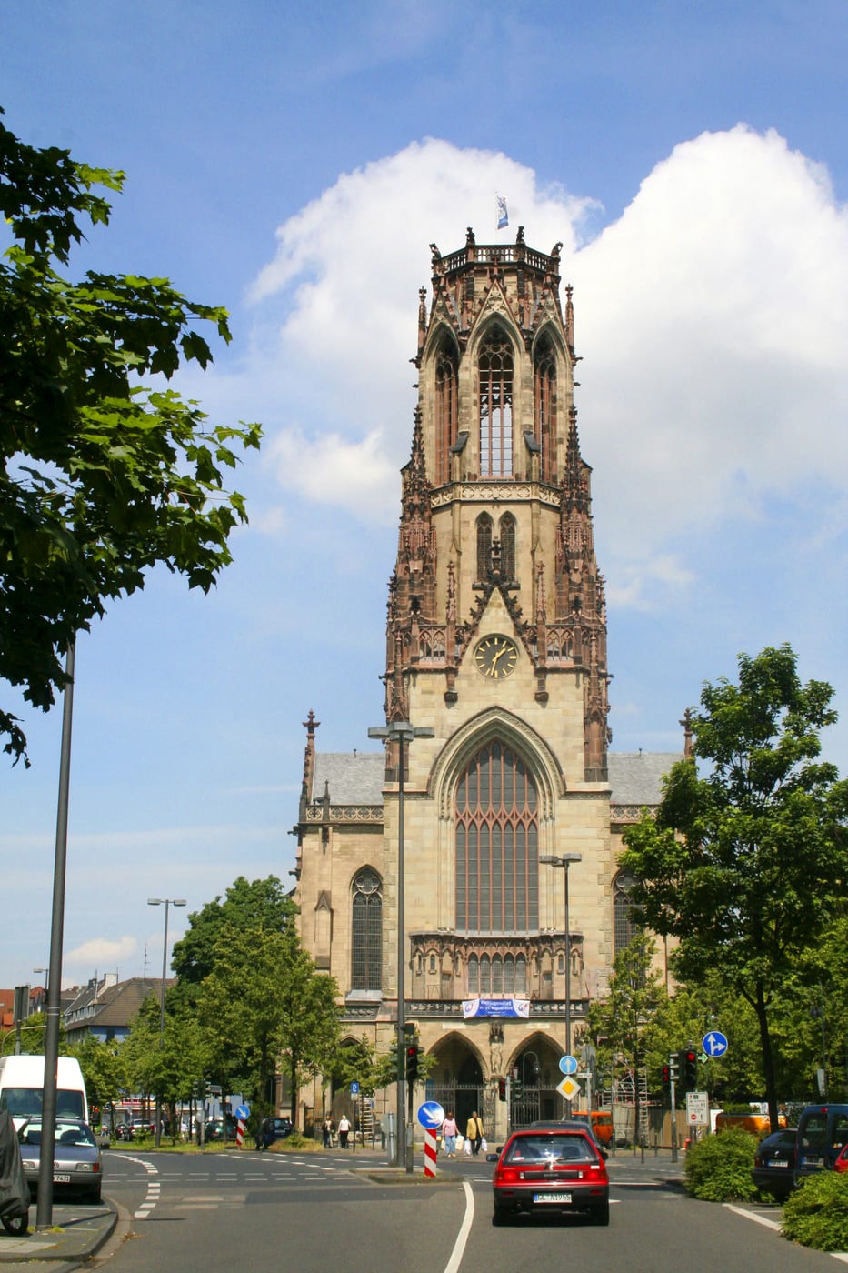 St. Agnes mit Grünraum