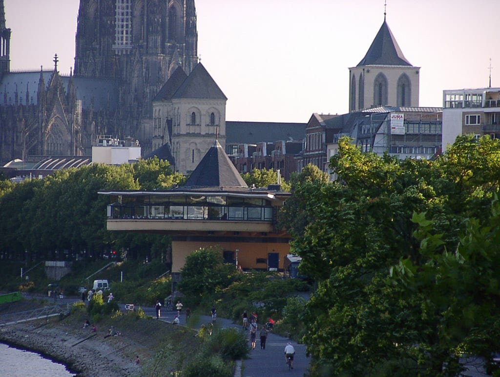 Rheinufer mit St. Kunibert